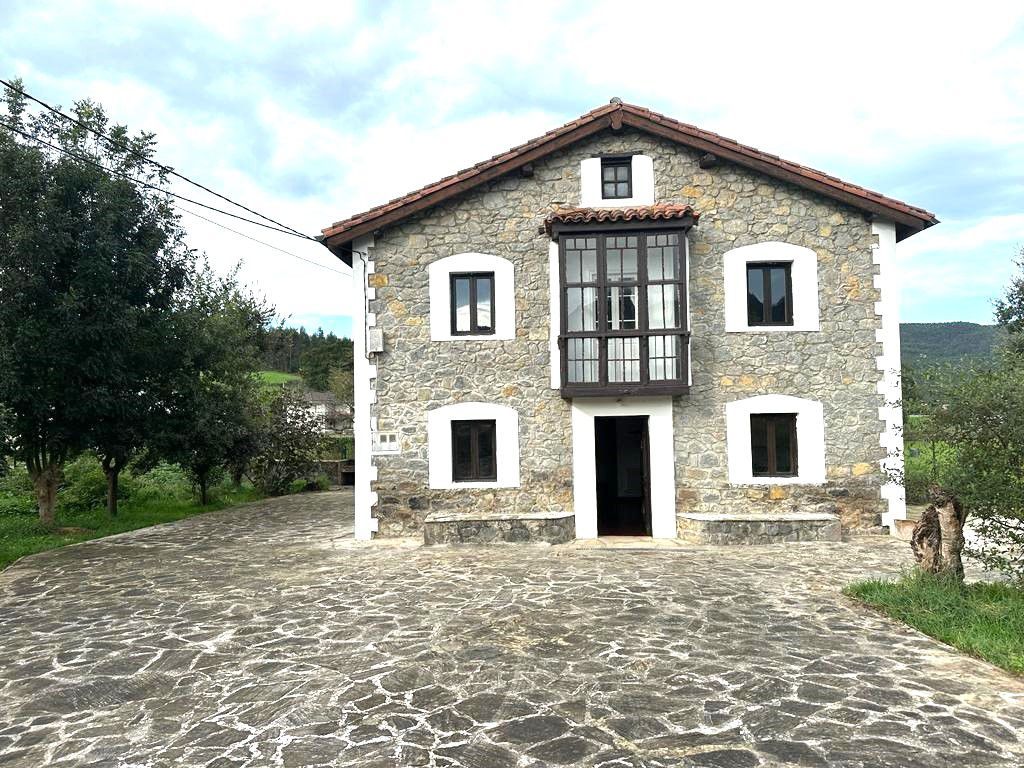 Exterior view of House or chalet for sale in Solórzano  with Heating, Storage room and Balcony
