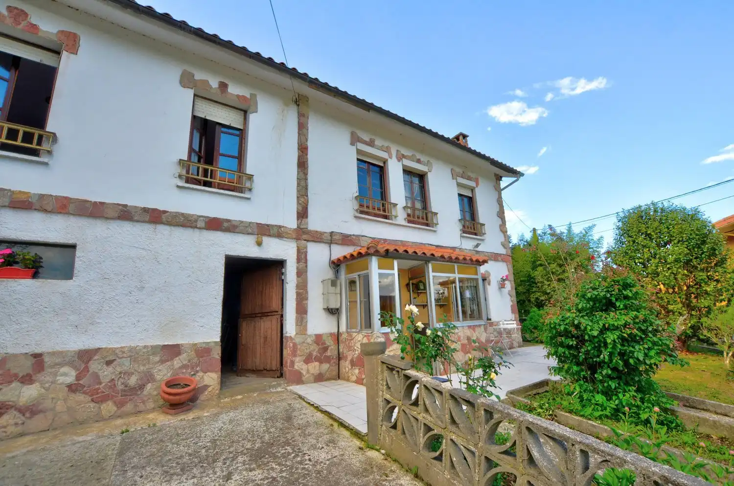 Vista exterior de Casa o chalet en venta en Nava con Piscina