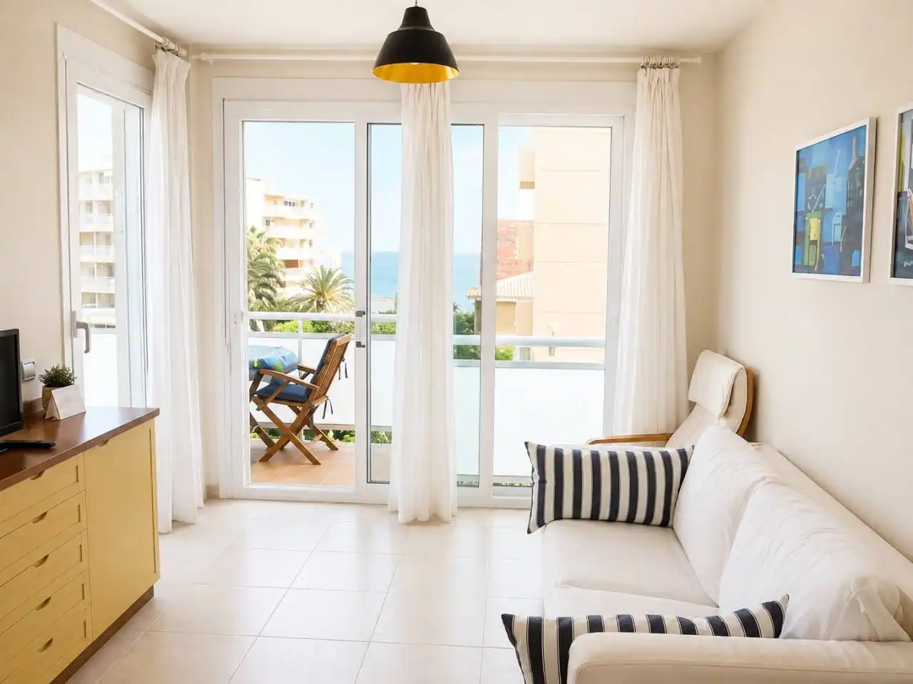 Flat with terrace for sale in Avenida maria cristina 1, imagen 2