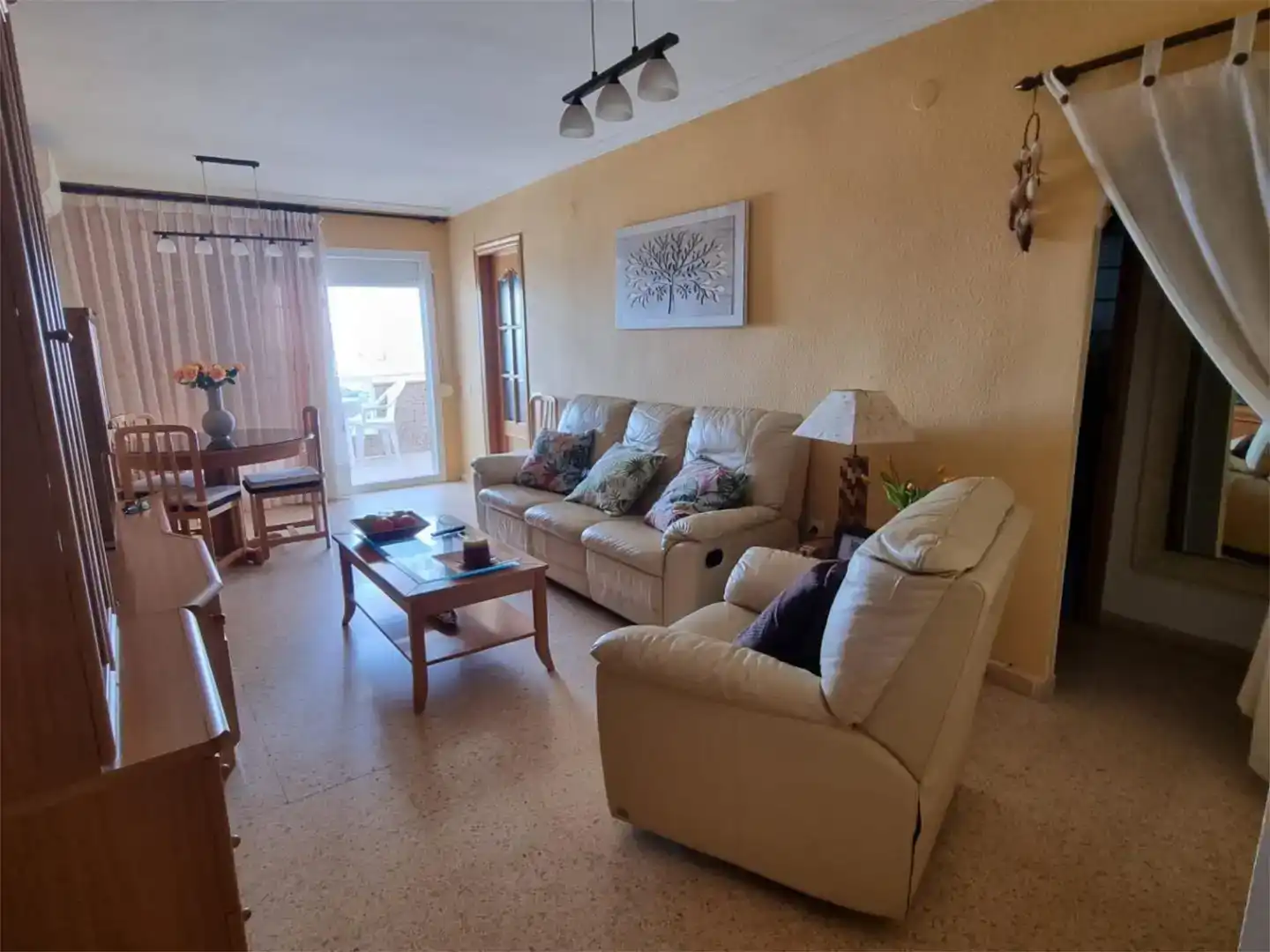 Sala d'estar de Apartament de lloguer en El Puig de Santa Maria amb Aire condicionat, Jardí privat i Terrassa