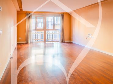 Flat with lift for sale in Calle Dimas Madariaga