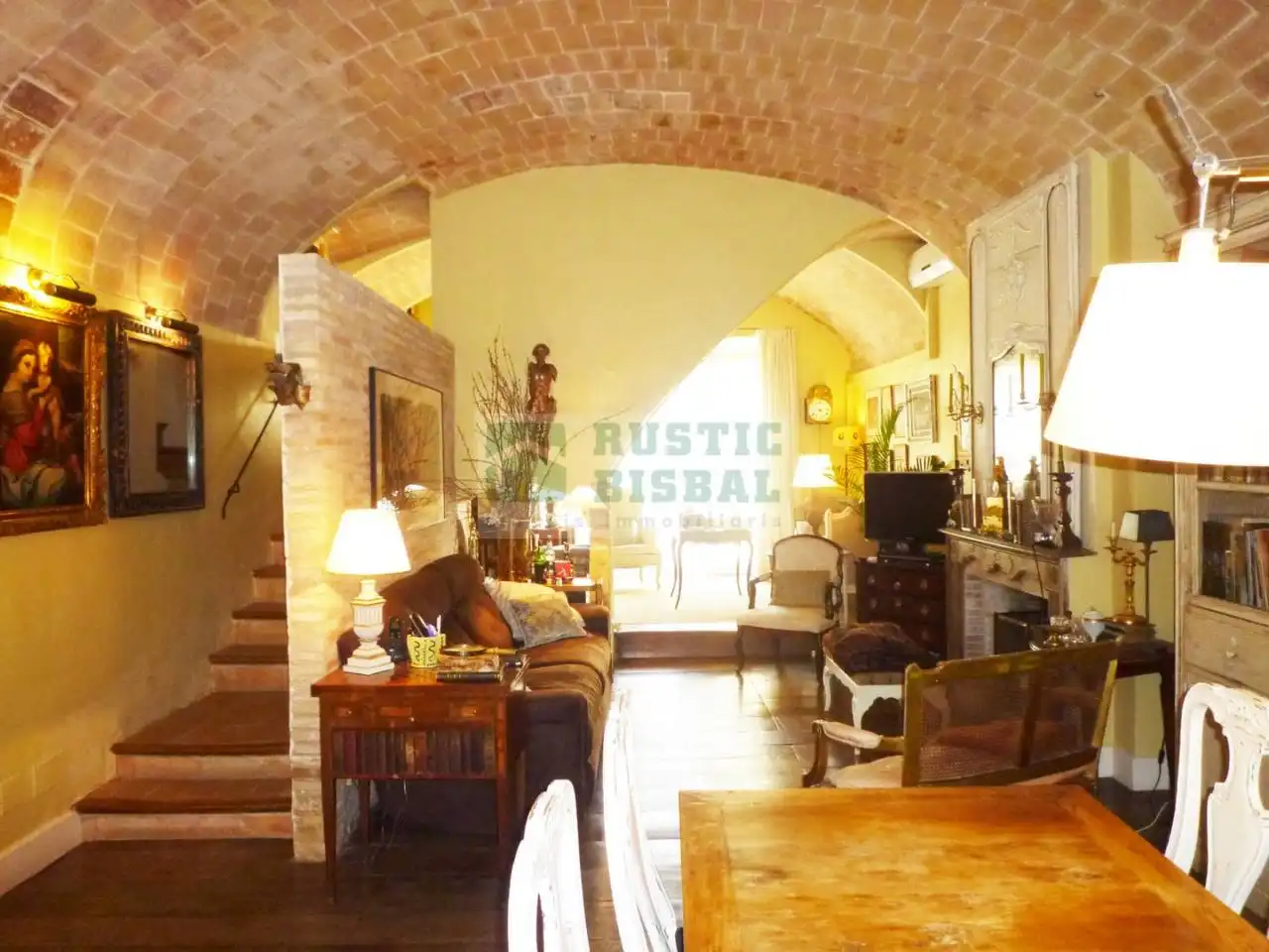 Country house zur Miete in Navata mit Klimaanlage, Heizung und Privatgarten