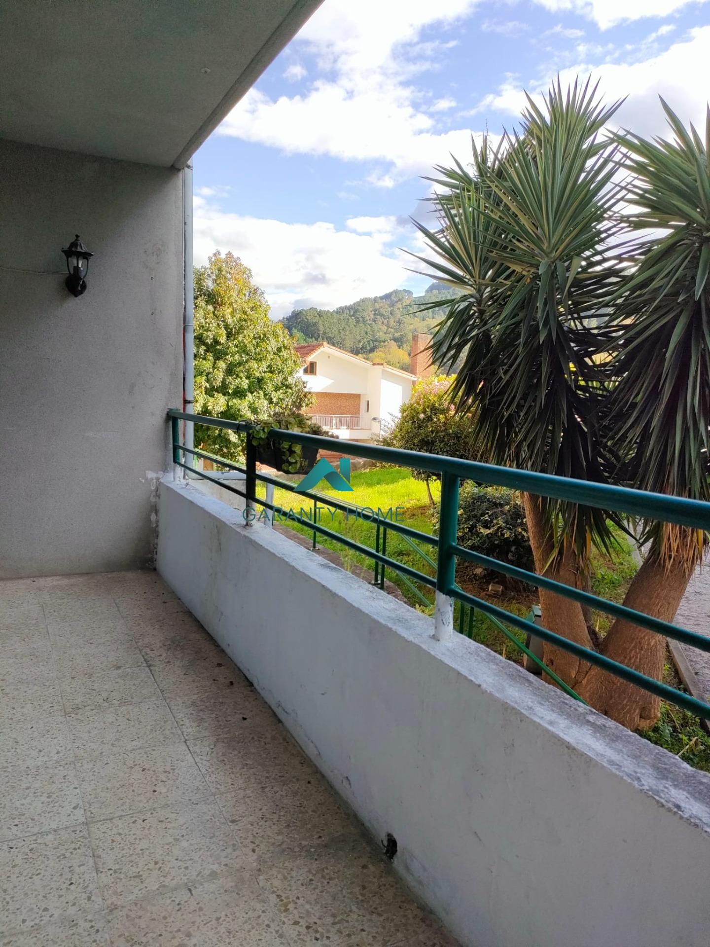 Vista exterior de Pis en venda en Mutriku amb Traster i Balcó