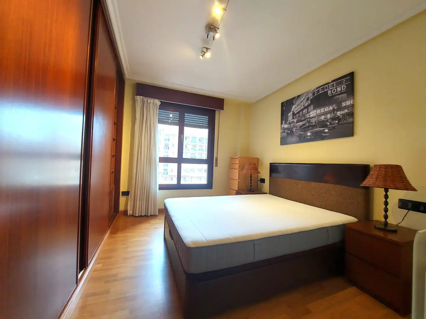 Habitación de Piso de alquiler en  Logroño con Calefacción, Balcón y Piscina comunitaria