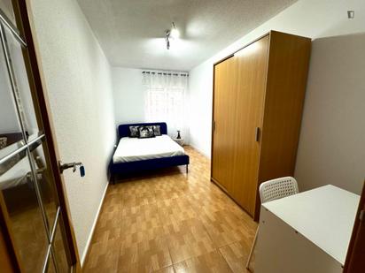 Dormitori de Apartament per a compartir en Alicante / Alacant amb Moblat, Forn i Rentadora