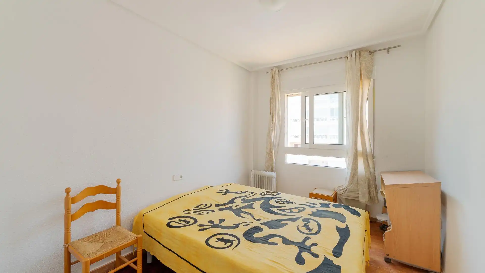 Habitación de Ático en venta en Torrevieja con Aire acondicionado, Terraza y Trastero
