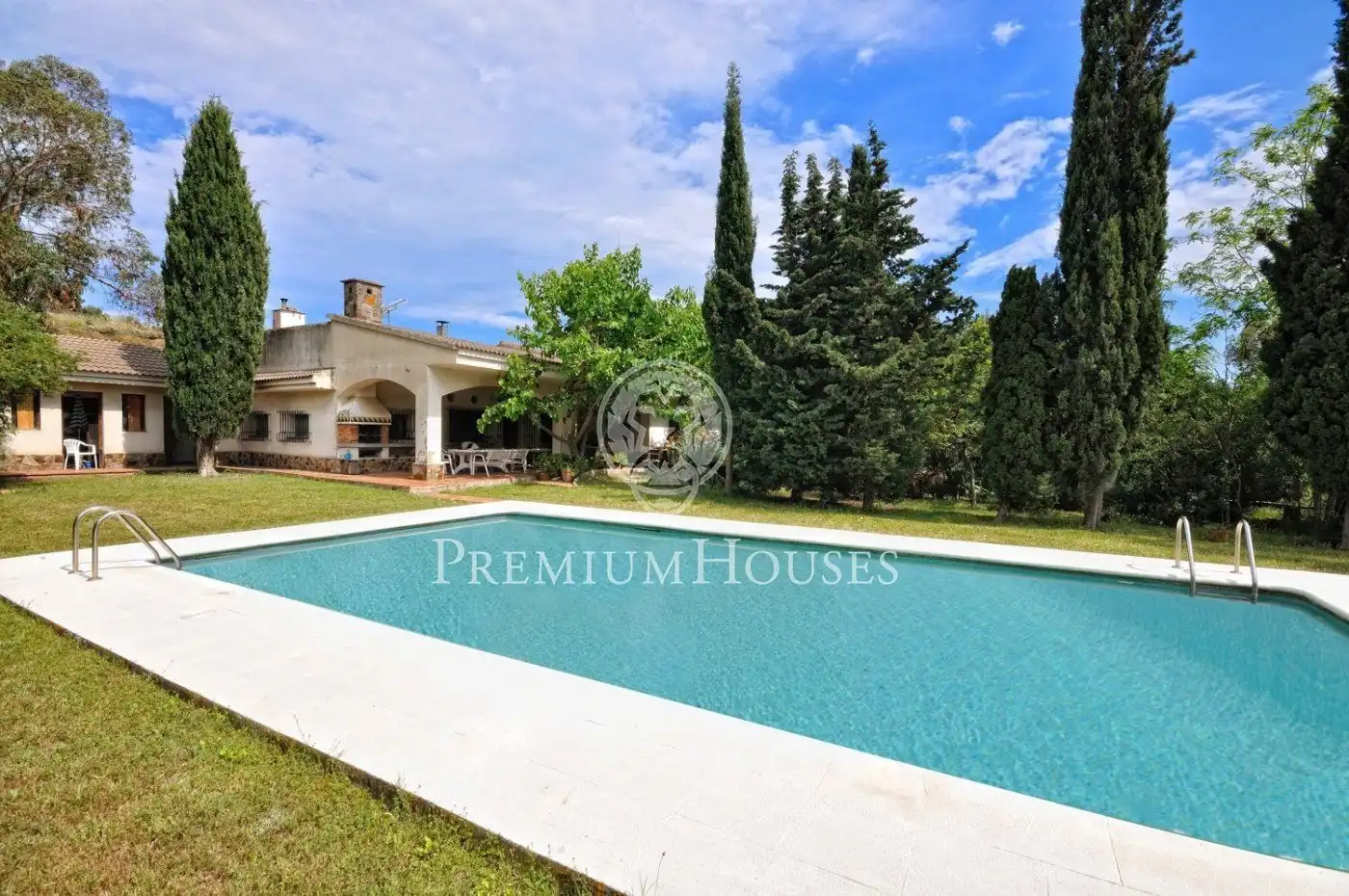 Houses for sale in Tiana