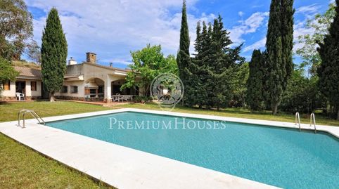 Tres casas en venta en una sola finca con gran capacidad en Tiana