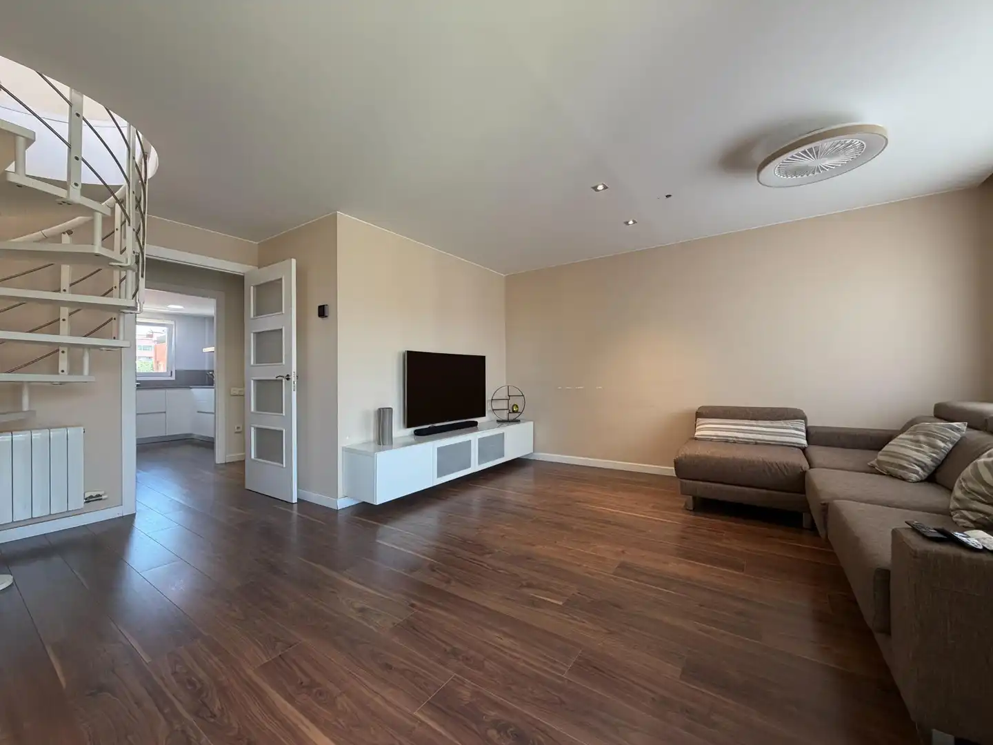 Sala d'estar de Dúplex en venda en Terrassa amb Aire condicionat, Parquet i Terrassa