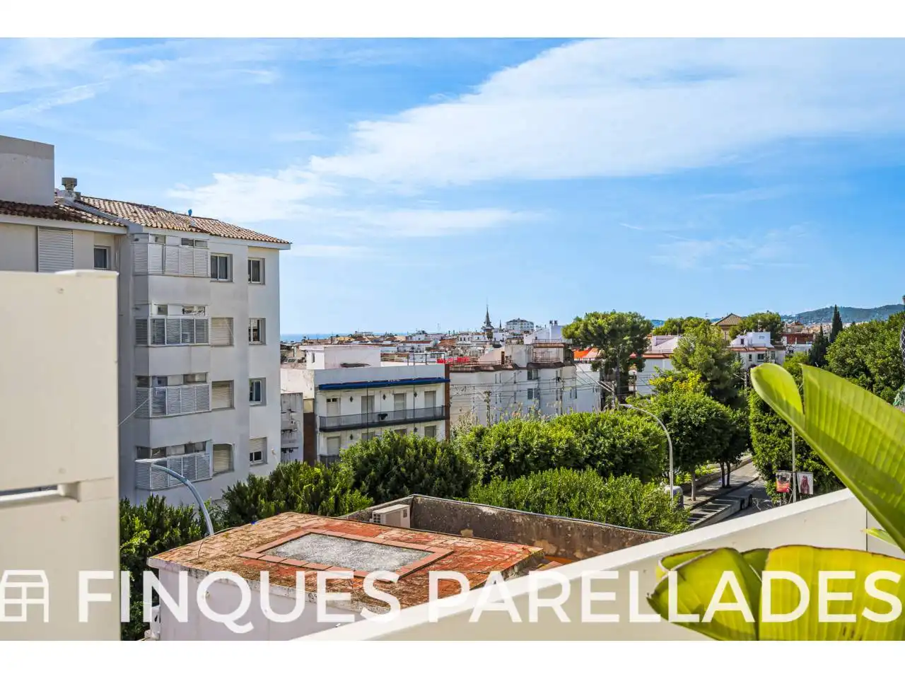 Vista exterior de Àtic en venda en Sitges amb Aire condicionat, Calefacció i Parquet
