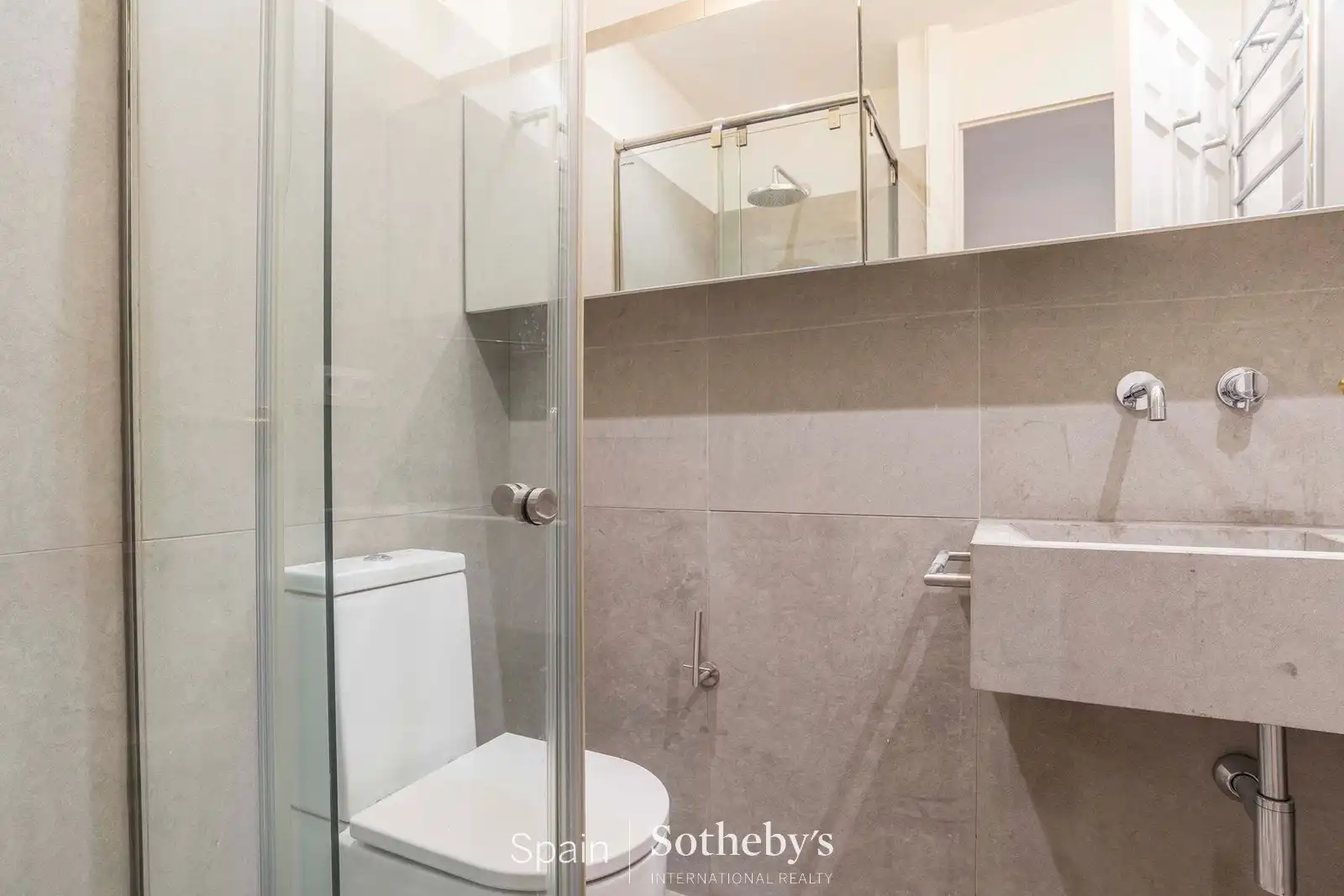 Badezimmer von Wohnungen zur Miete in Madrid mit Klimaanlage und Heizung