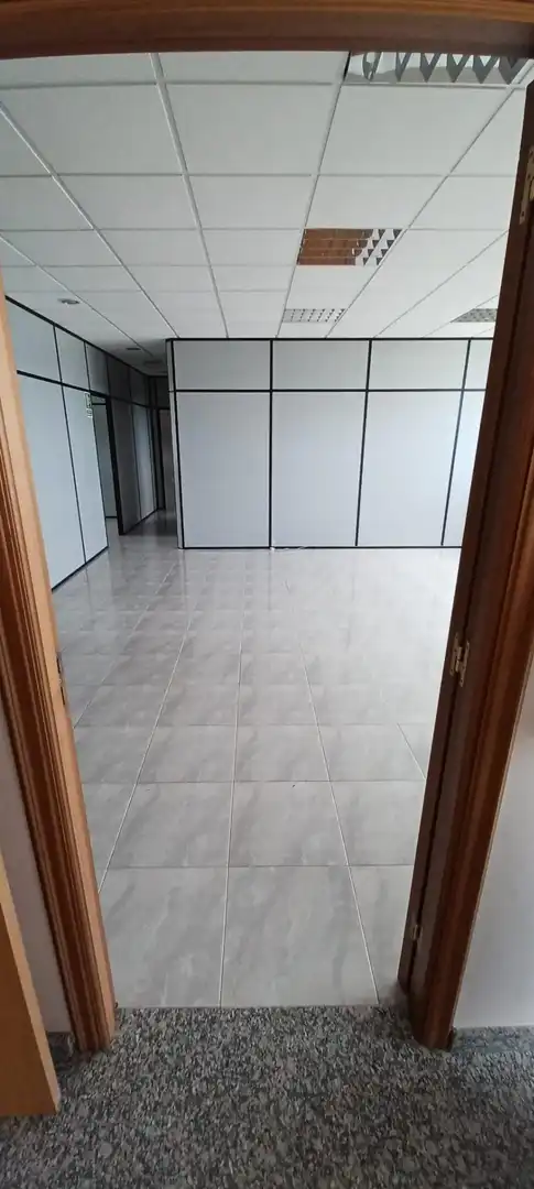 Oficina de alquiler en Santiago de Compostela  con Calefacción