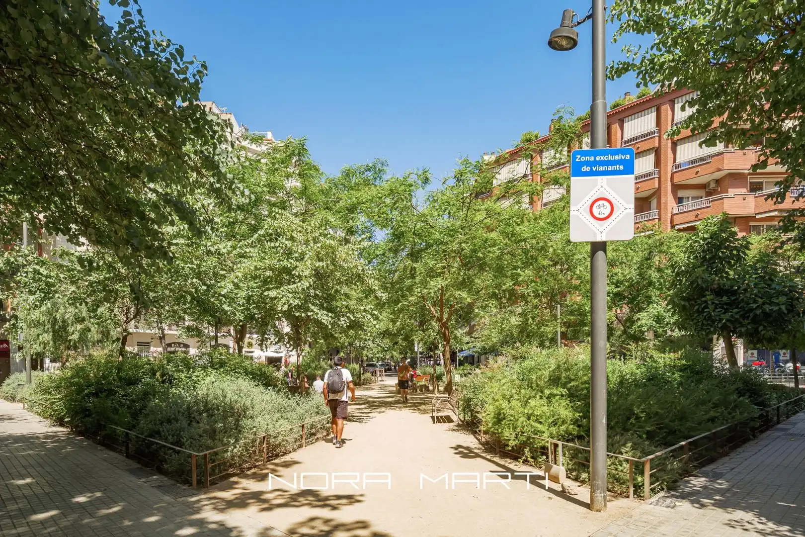 Außenansicht von Wohnung zum Verkauf in Barcelona mit Klimaanlage, Parkett und Terrasse