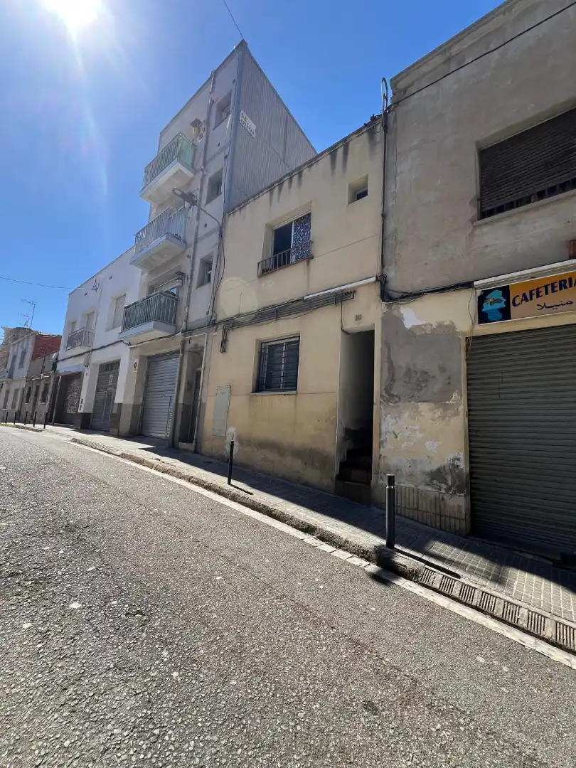 Vista exterior de Piso en venta en Terrassa con Terraza y Alarma