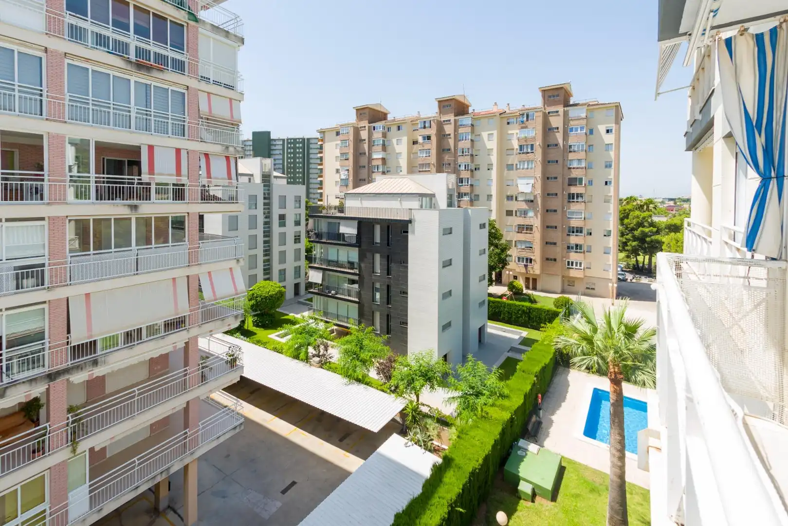 Außenansicht von Wohnungen zum Verkauf in Benicasim / Benicàssim mit Privatgarten, Terrasse und Gemeinschaftspool