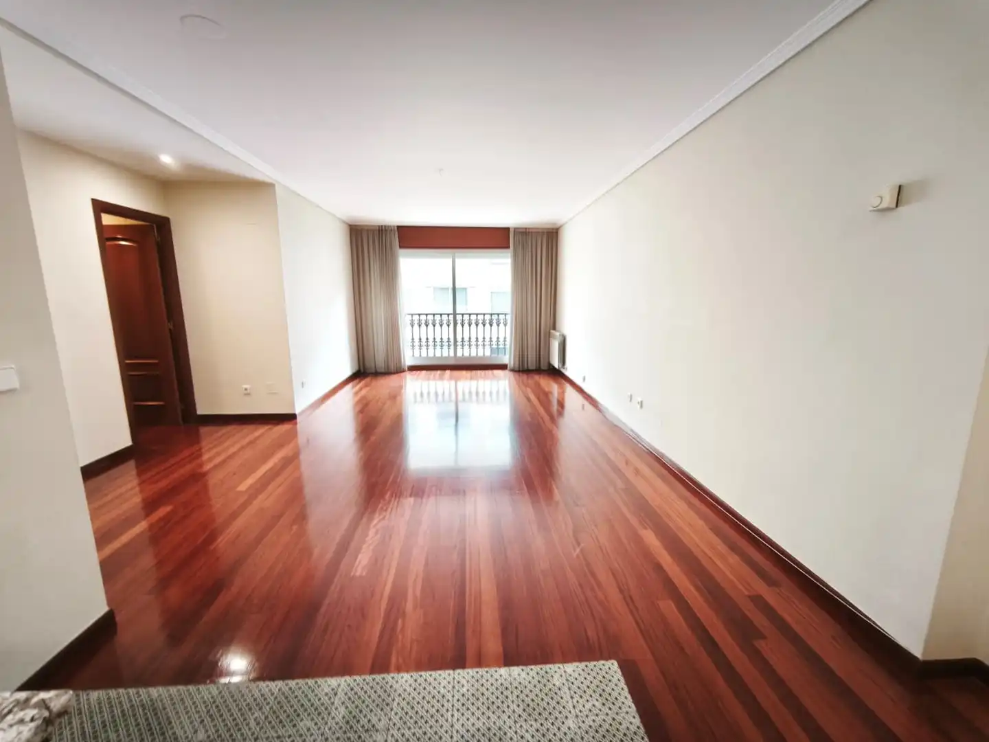 Sala de estar de Piso de alquiler en Vigo  con Calefacción, Parquet y Horno