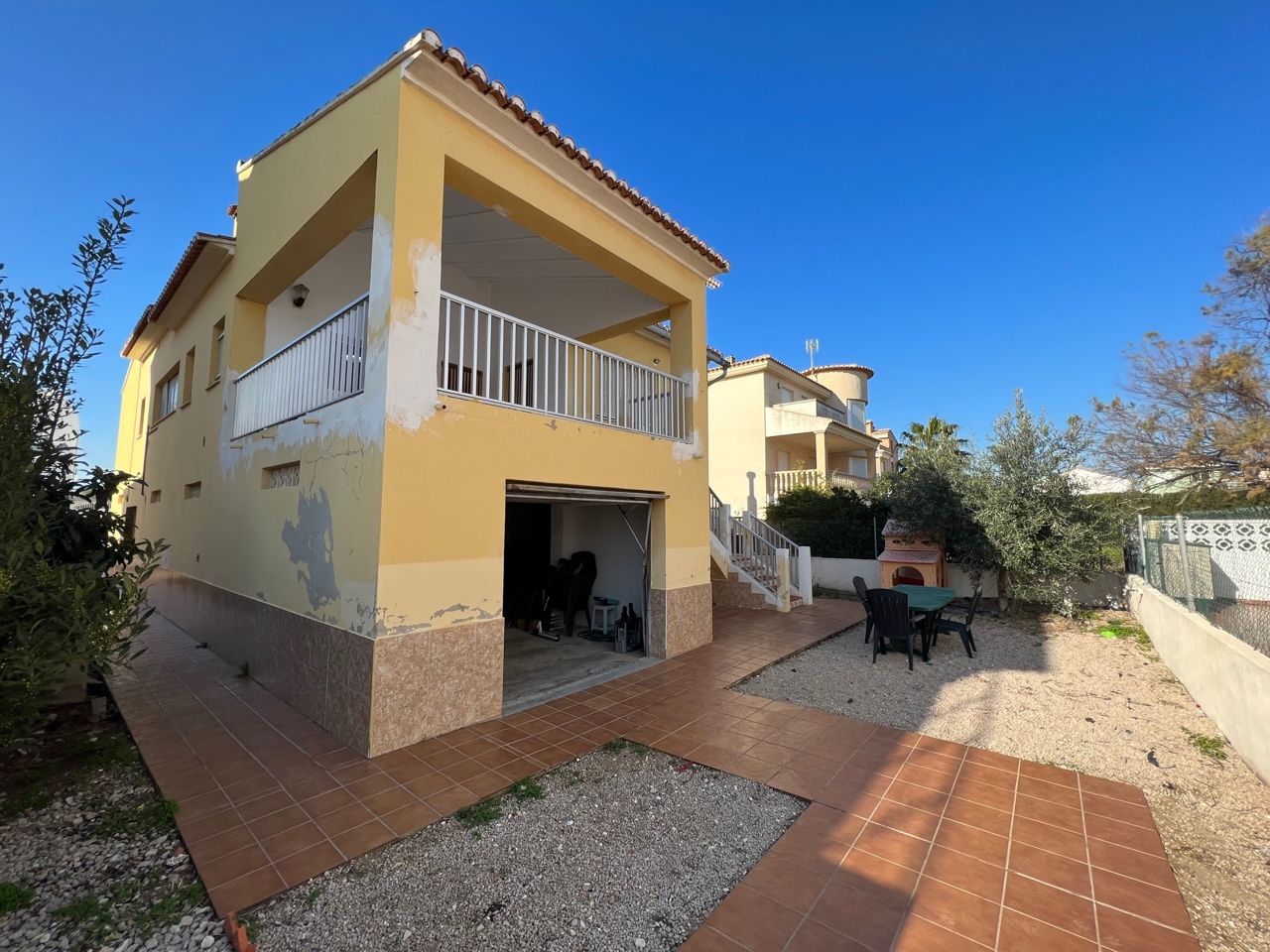 Vista exterior de Casa o xalet en venda en Oliva amb Aire condicionat, Calefacció i Terrassa