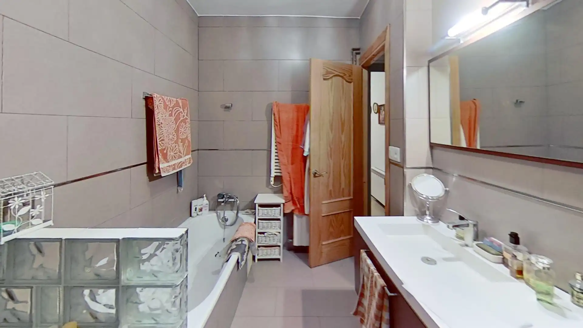 Badezimmer von Wohnung zum Verkauf in Vinaròs mit Heizung, Parkett und Möbliert