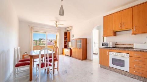 Foto 3 de Piso en venta en Los Pacos, Fuengirola
