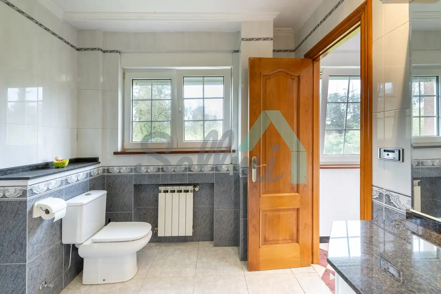 Baño de Casa adosada en venta en El Franco  con Calefacción, Jardín privado y Parquet