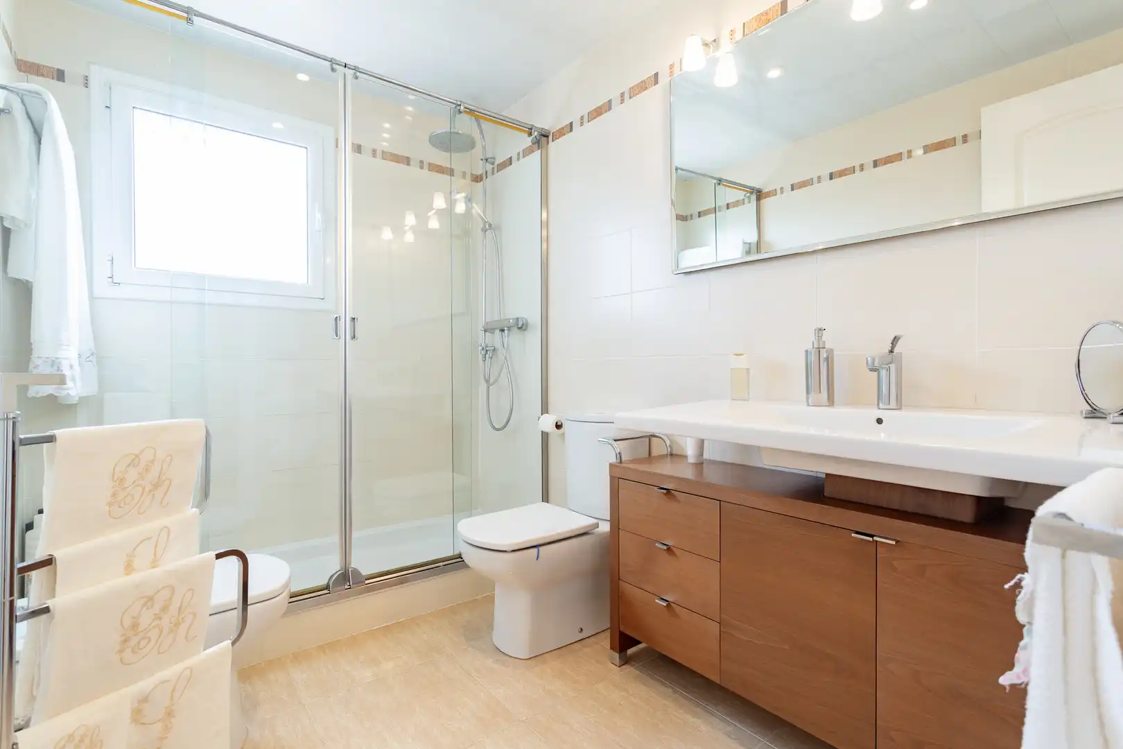 Baño de Casa adosada en venta en Torredembarra con Aire acondicionado, Calefacción y Jardín privado