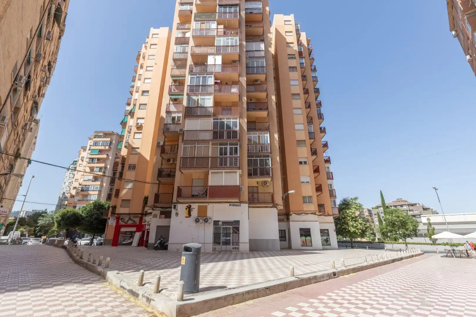 Vista exterior de Piso en venta en Granada con Terraza, Amueblado y Balcón