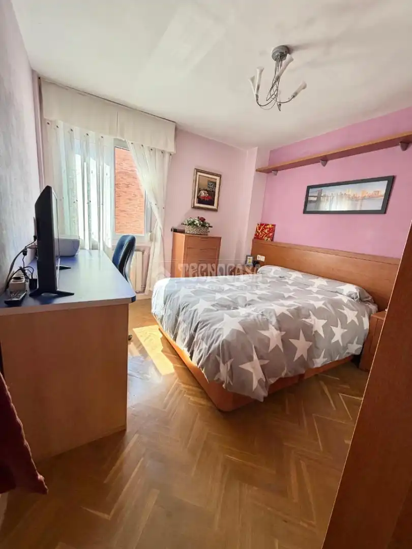 Habitación de Piso en venta en Madrid con Parquet y Balcón