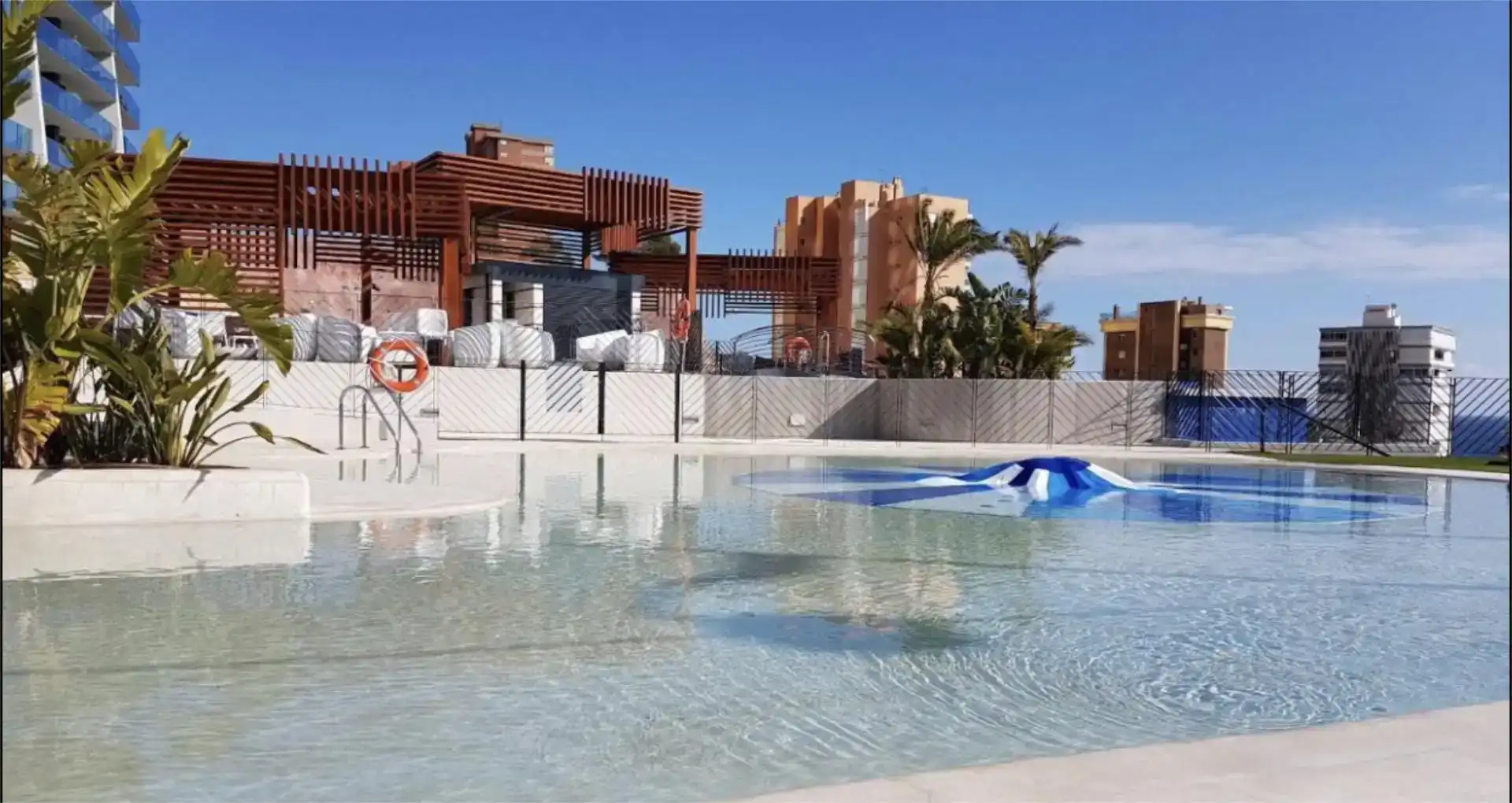 Piscina de Pis de lloguer en Playa Poniente
