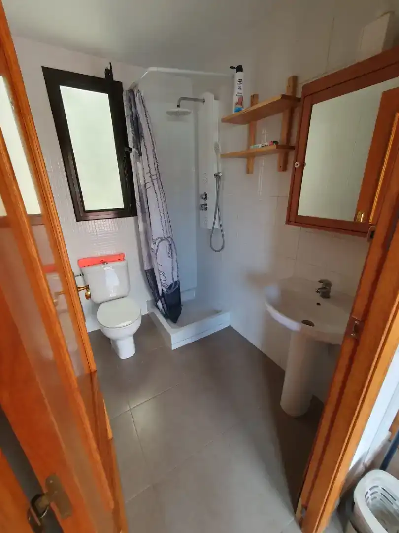 Bany de Apartament per a compartir en Tortosa amb Moblat, Forn i Rentadora