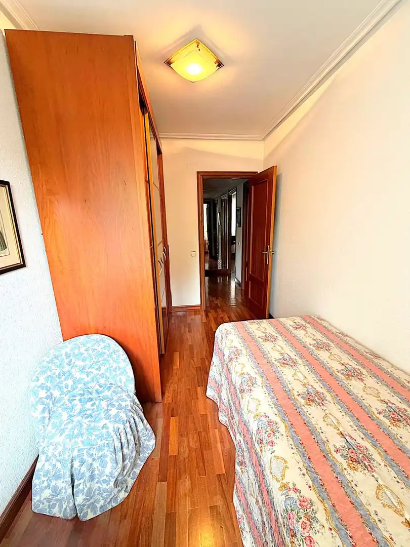 Dormitori de Pis en venda en Vitoria - Gasteiz amb Calefacció, Parquet i Terrassa
