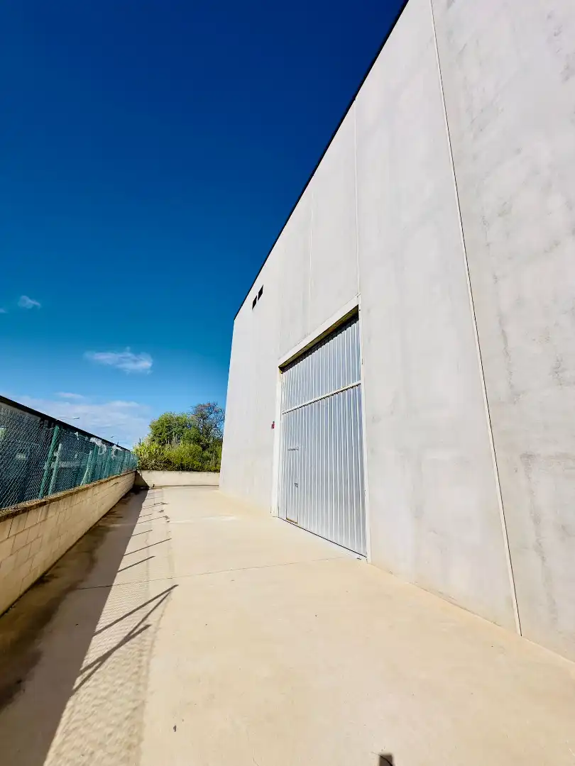 Vista exterior de Nave industrial en venta en Torroella de Montgrí con Calefacción y Alarma