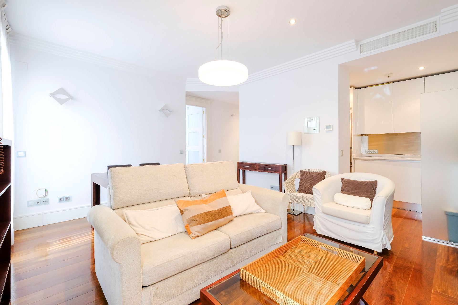 Sala de estar de Piso de alquiler en  Madrid Capital con Aire acondicionado, Calefacción y Amueblado