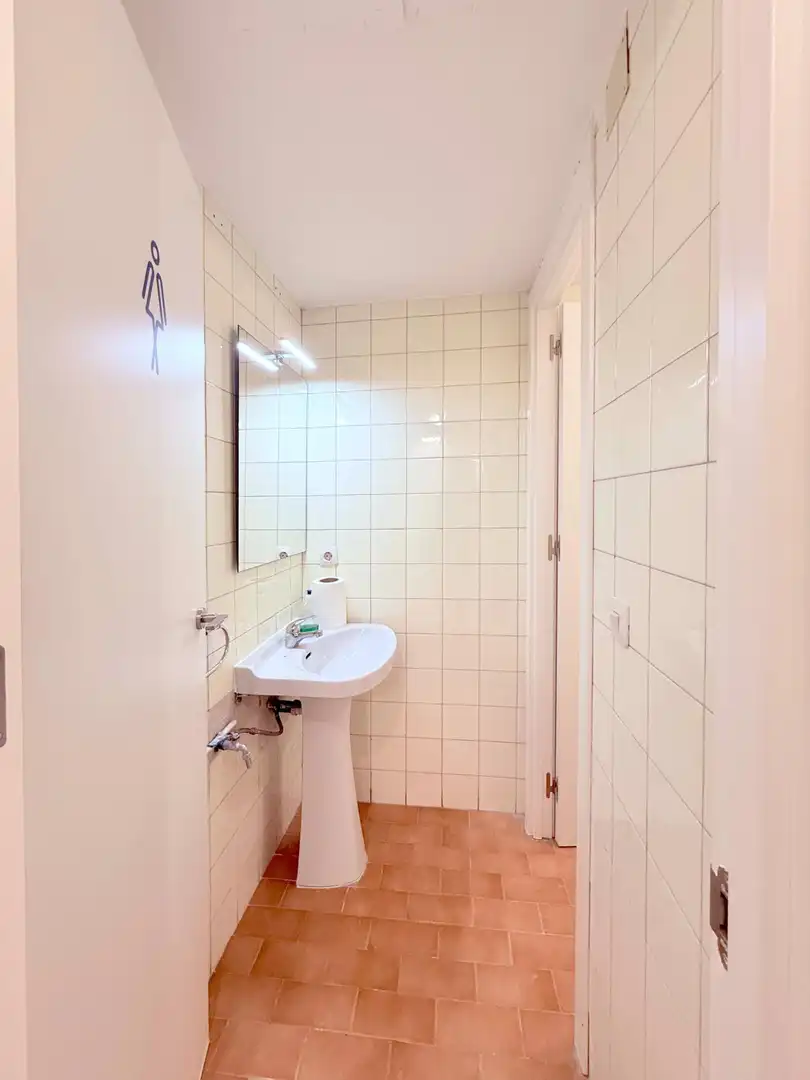 Bathroom of Commercial properties for rent in Suroeste - Zona Hospital