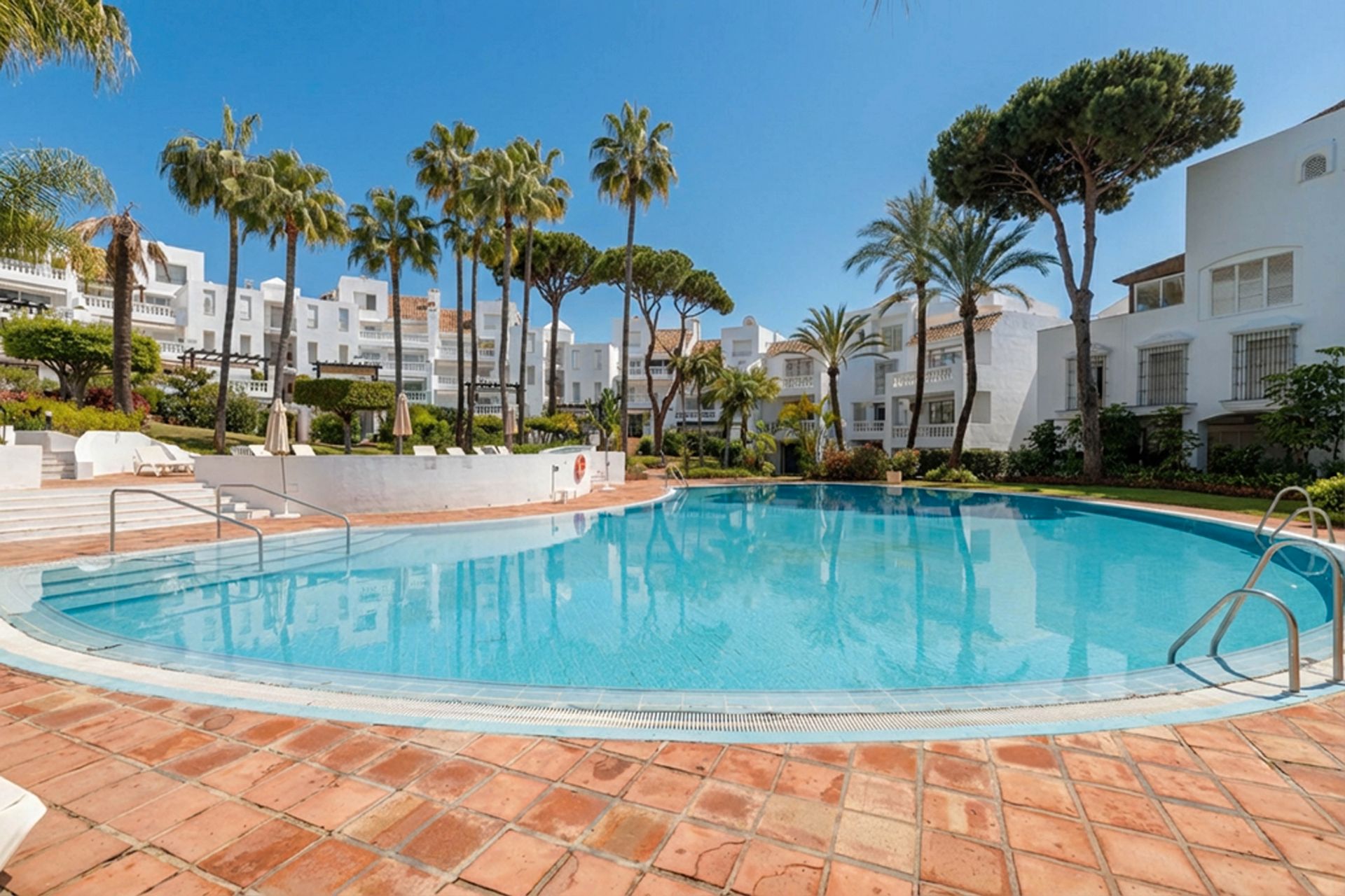 Jardí de Apartament en venda en Marbella amb Aire condicionat, Terrassa i Traster