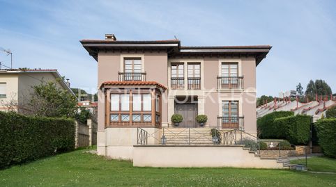 Impecable unifamiliar con terreno parcelable y urbanizable en el centro de Luanco