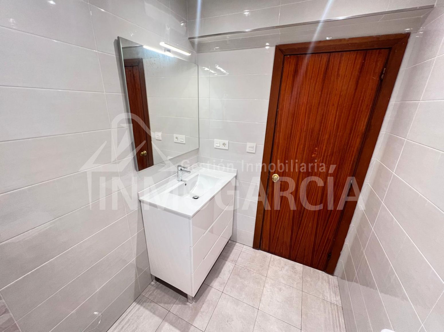 Bathroom of Flat for sale in Avilés  with Parquet flooring