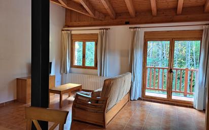 Wohnzimmer von Wohnungen zum verkauf in Alp mit Balkon