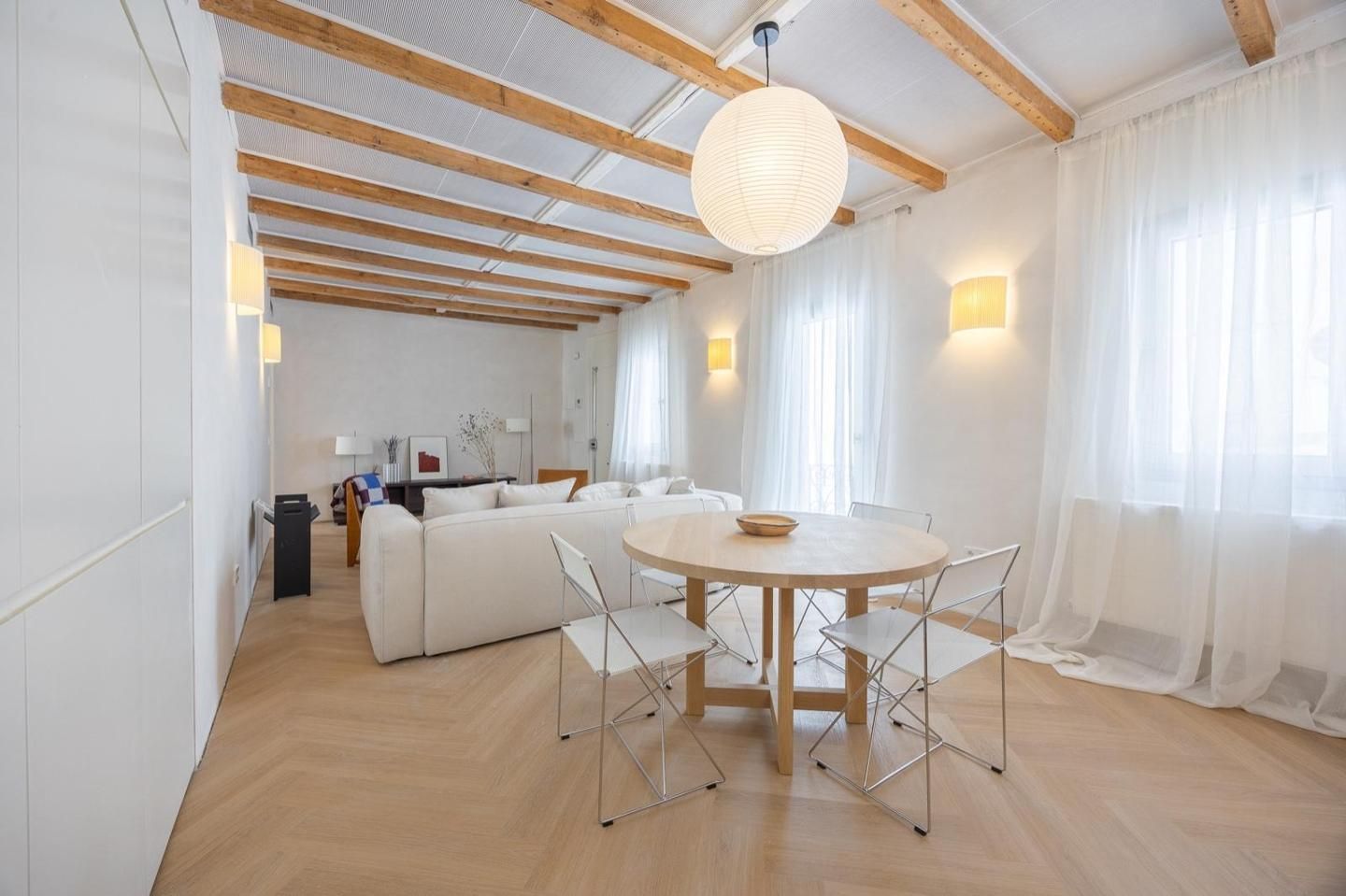 Living room of Flat for sale in  Madrid Capital  with Air Conditioner, Heating and Furnished