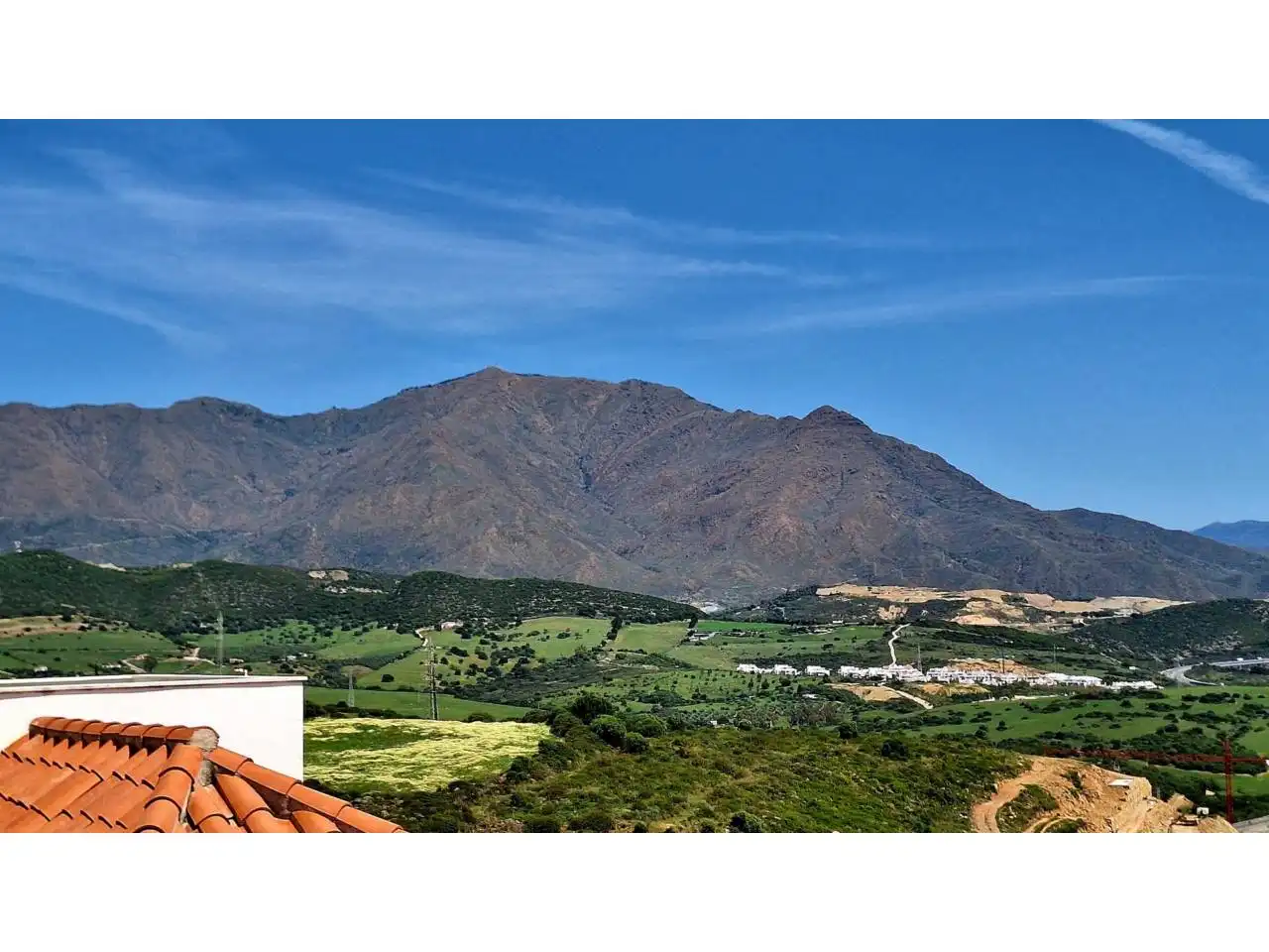 Vista exterior de Àtic en venda en Casares amb Aire condicionat, Terrassa i Moblat