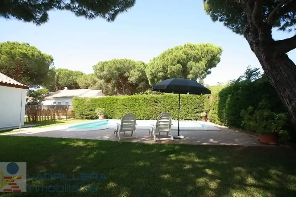 Piscina de Casa o xalet en venda en Conil de la Frontera amb Calefacció i Piscina
