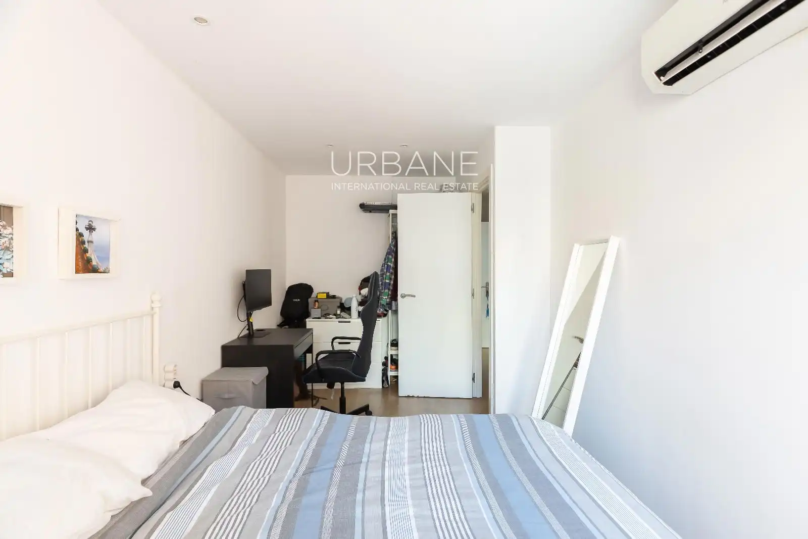 Schlafzimmer von Dachboden zum Verkauf in Barcelona mit Klimaanlage, Heizung und Terrasse