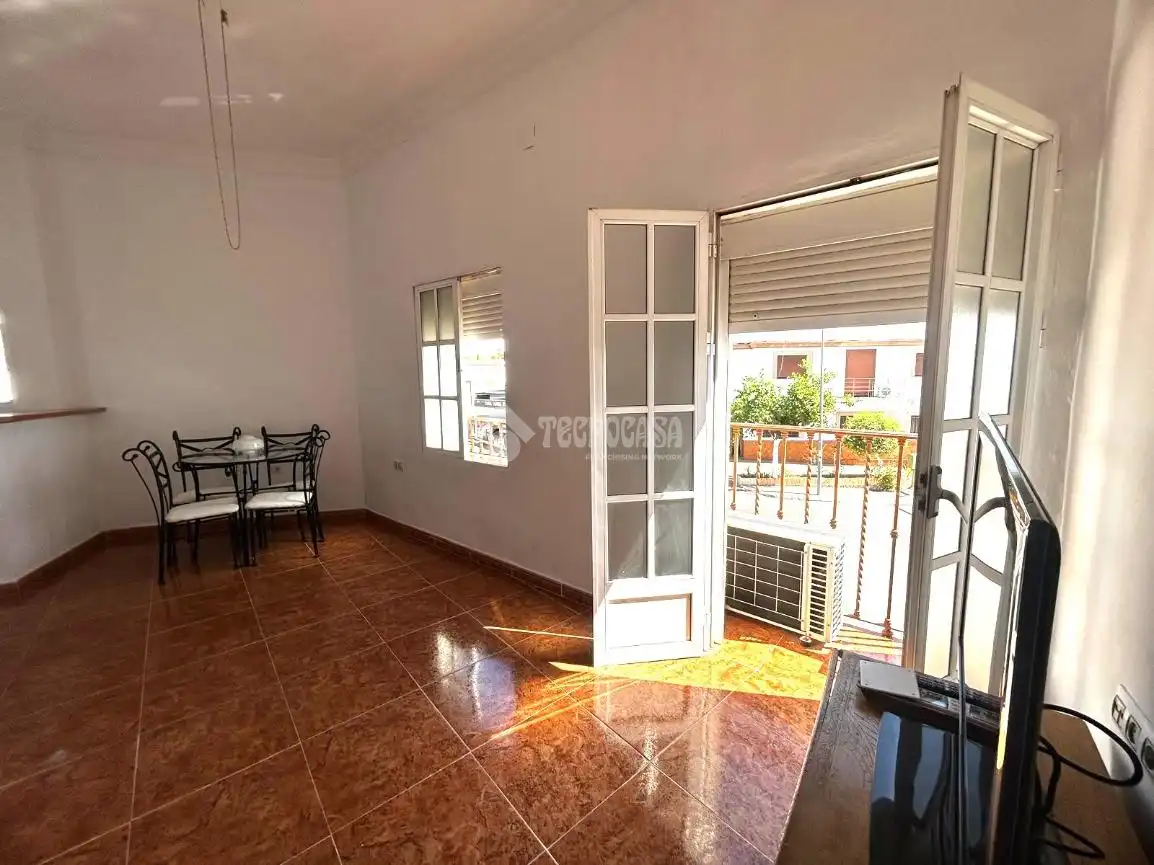 Sala d'estar de Casa adosada en venda en Alcalá del Río amb Aire condicionat i Balcó