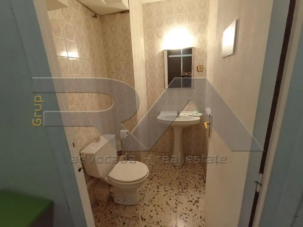 Badezimmer von Büro zum Verkauf in Tarragona mit Klimaanlage