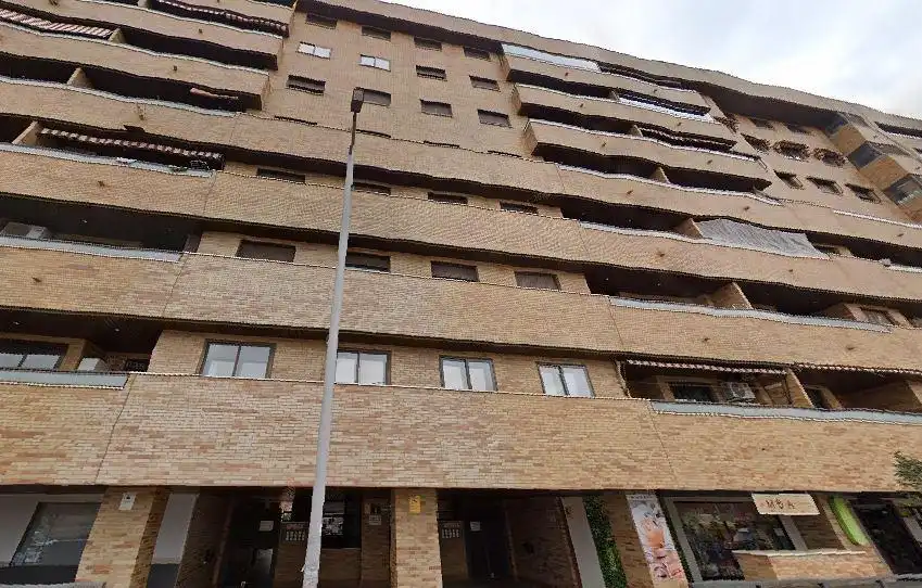 Vista exterior de Local en venta en Madrid