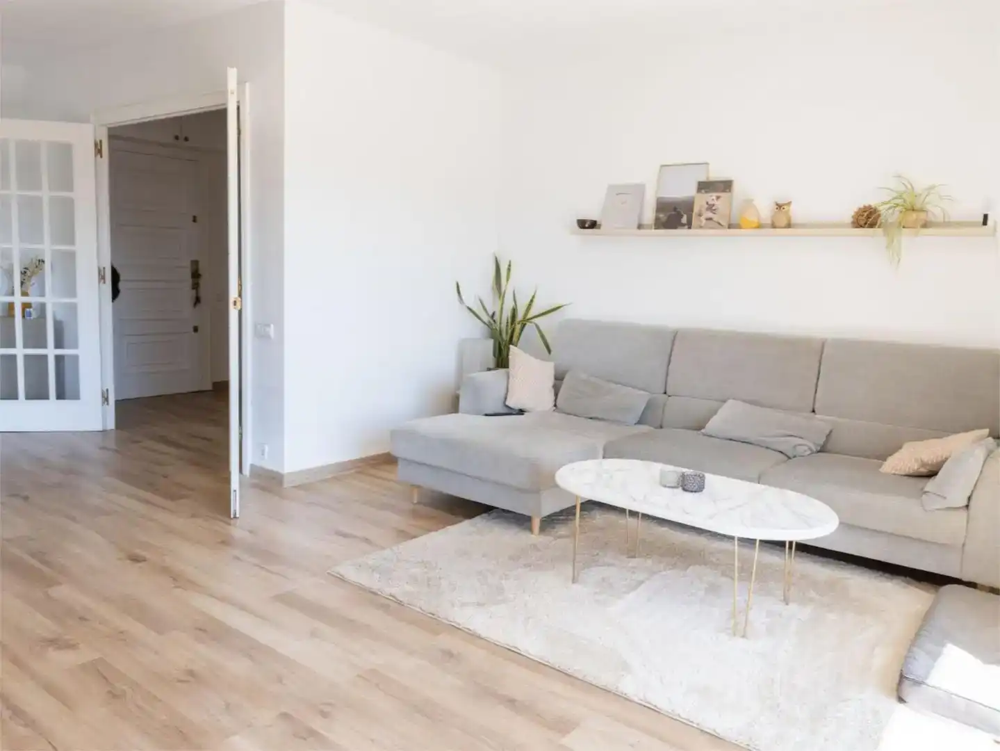 Sala d'estar de Casa o xalet en venda en Corbera de Llobregat amb Piscina i Balcó