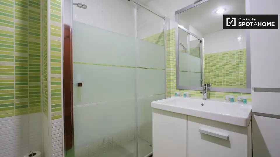 Baño de Piso de alquiler en Valencia con Aire acondicionado, Calefacción y Amueblado