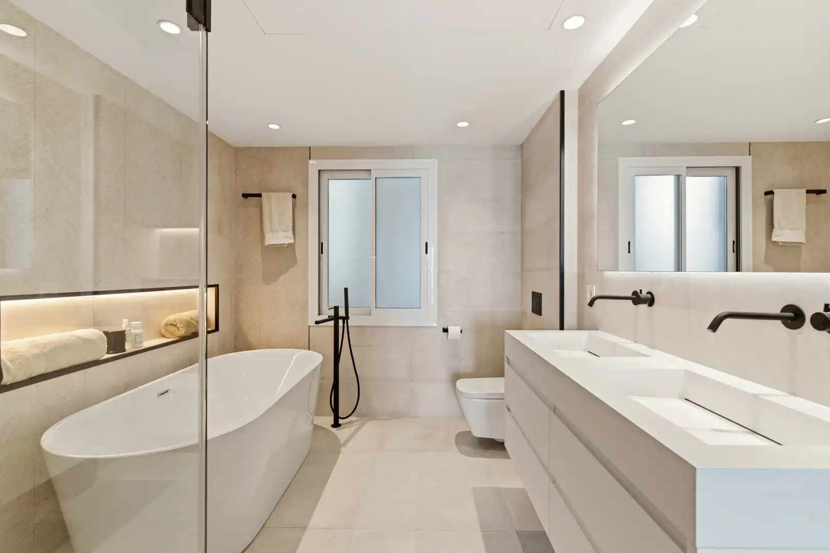 Bathroom of Attic for sale in Estepona  with Air Conditioner, Terrace and Swimming Pool
