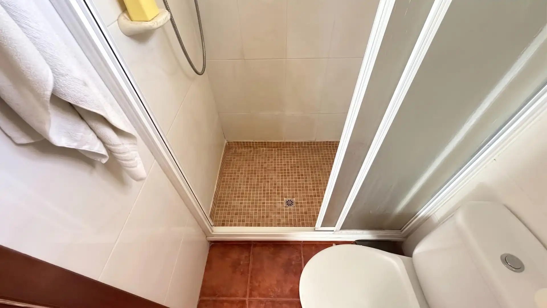 Badezimmer von Erdgeschoss zum Verkauf in Vigo  mit Terrasse