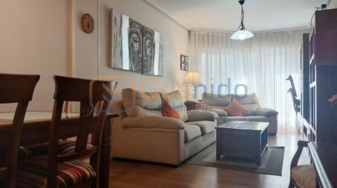 PISO TOTALMENTE REFORMADO en OBISPO QUESADA SEGOVIA de 4 dormit. ASCENSOR,   2 BAÑOS, TERRAZA, LAVADERO Y PATIO.