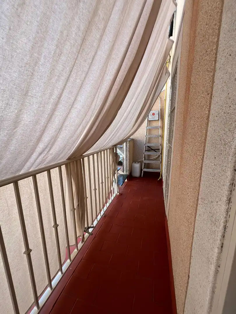 Terrasse von Einfamilien-Reihenhaus zum Verkauf in La Rinconada mit Klimaanlage, Abstellraum und Balkon